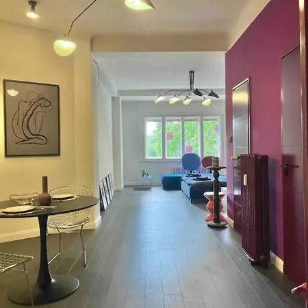 Heart & Cherry Residency Apartment *